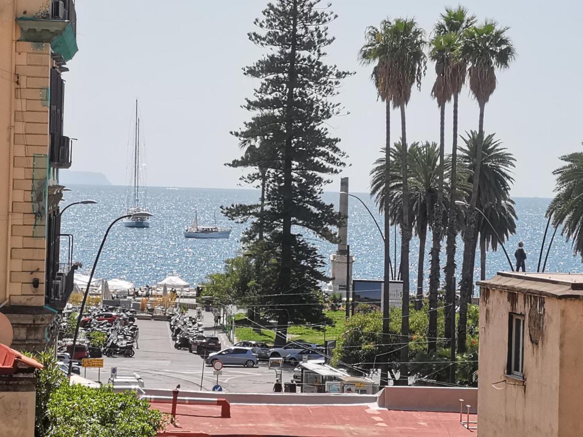 Napoli Centro Chiaia Apartment Екстериор снимка