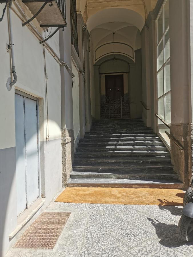 Napoli Centro Chiaia Apartment Екстериор снимка