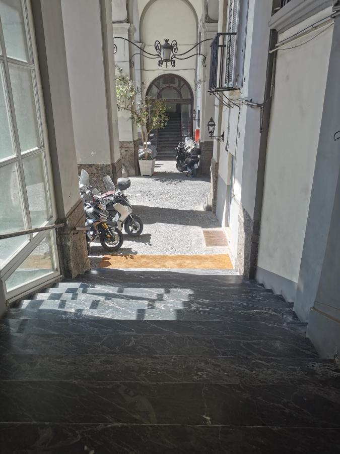 Napoli Centro Chiaia Apartment Екстериор снимка